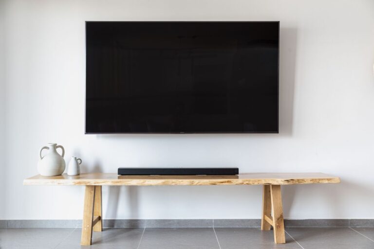 Barra de sonido para televisión en sala moderna