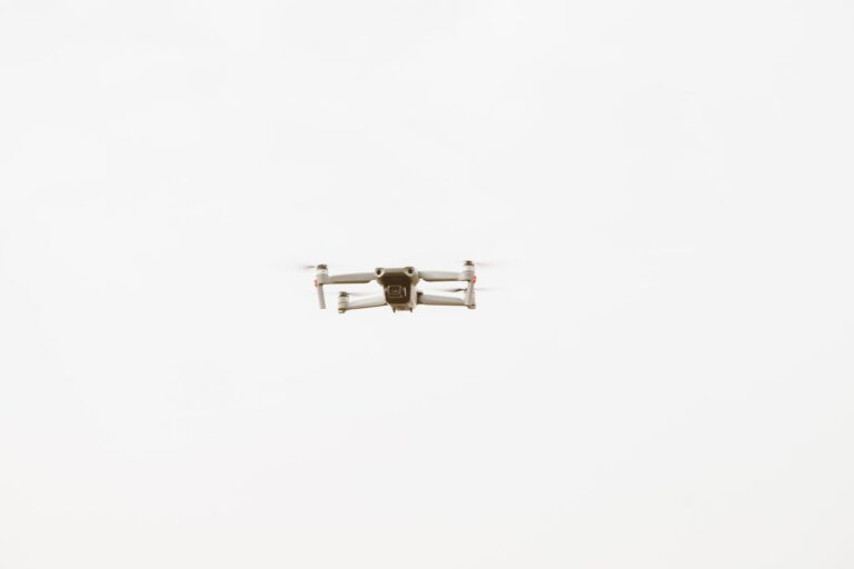 Dron moderno para fotografía aérea